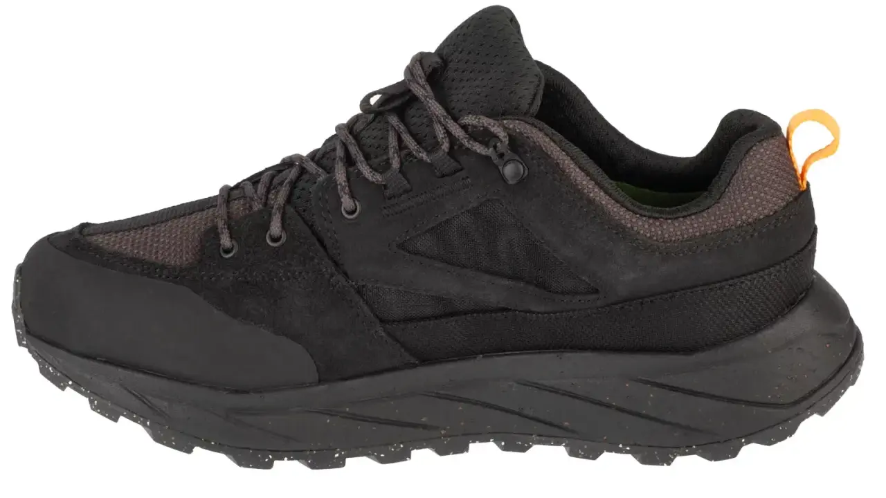 Czarny but trekkingowy z membraną texapore a gore-tex, idealny na deszczowe dni.