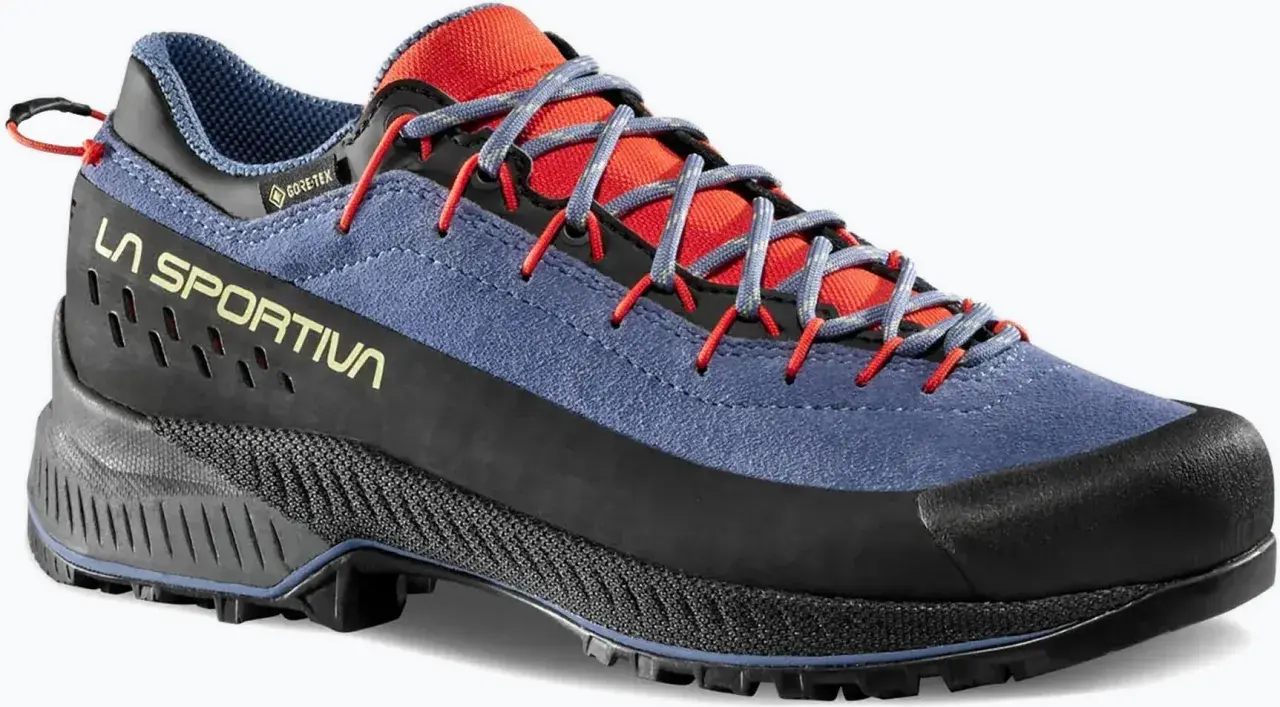 Niebieskie buty trekkingowe La Sportiva TX4 Evo z czerwonymi akcentami i szarymi sznurówkami. Wodoodporna membrana Gore-Tex.
