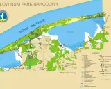 Mapa Słowińskiego Parku Narodowego z jeziorami, wydmami, lasami i szlakami turystycznymi.