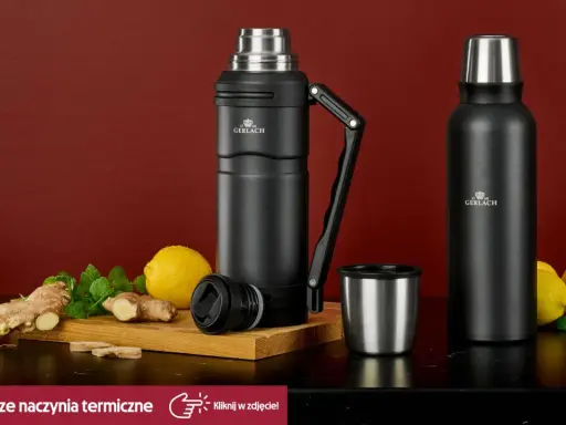 Czarny termos Gerlach z uchwytem, kubek i cytryny. Idealny termos w góry na gorący napój.