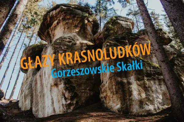 Potężne głazy krasnoludków w Gorzeszowskich Skałkach, otoczone lasem, tworzą niezwykły krajobraz.